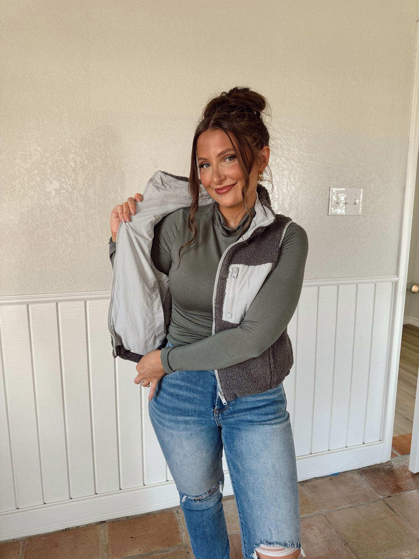 Sherpa Reversible Vest - Multiple Colors - The Pretty Peach