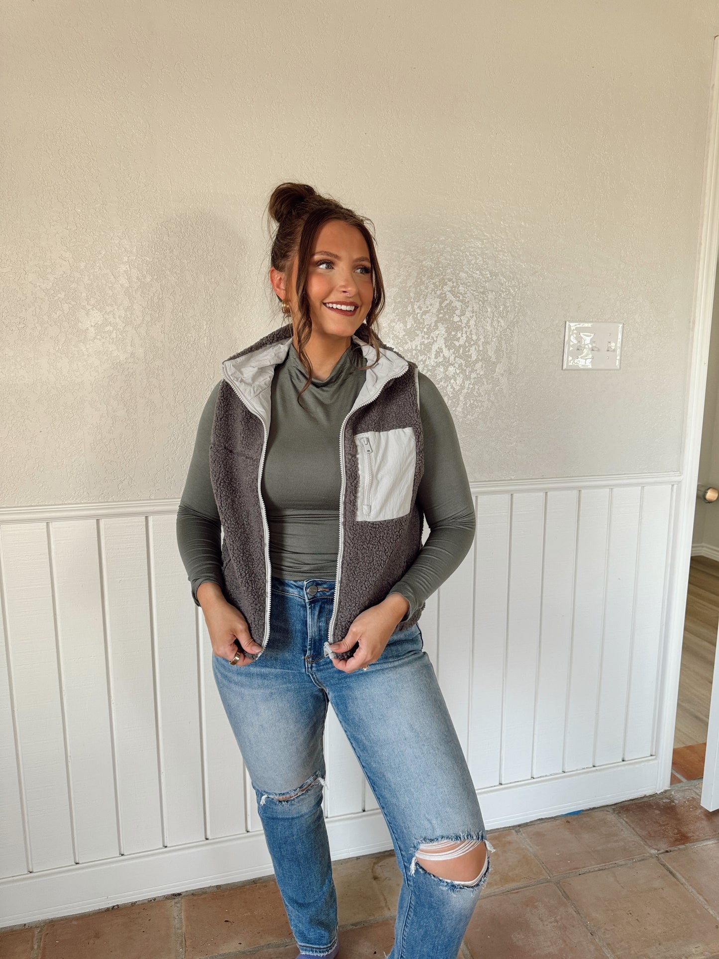 Sherpa Reversible Vest - Multiple Colors - The Pretty Peach