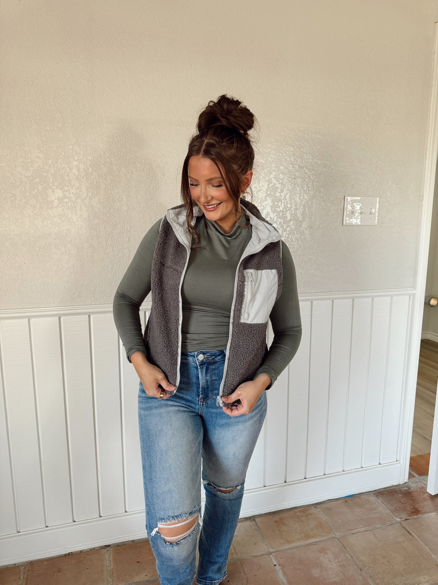 Sherpa Reversible Vest - Multiple Colors - The Pretty Peach